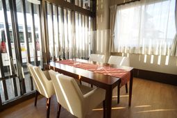 日差し入る快適ダイニング