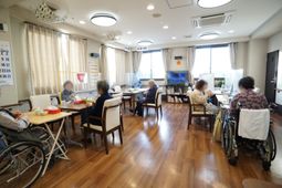 明るいダイニングルーム