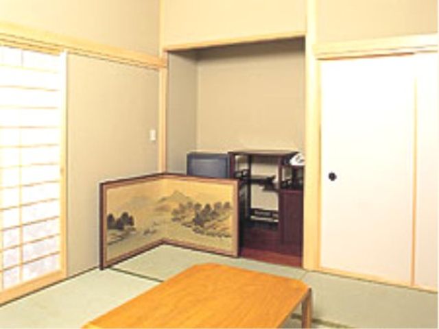 落ち着いた和室の居室 和室 ぬくもり感じる和室です。和テイストあふれる空間で、ゆったりとした時間を過ごしていただけます。