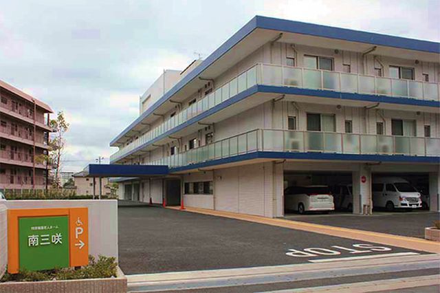 落ち着いた雰囲気の外観 外観 広々とした駐車場がある清潔感のある外観です。安心してお過ごしいただける環境をご用意しています。