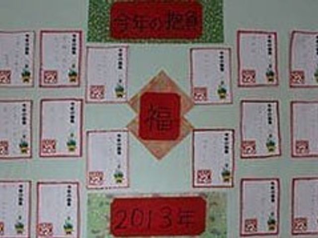 掲示物の壁 掲示物 施設内には、過去のイベントを思い出せる掲示物が飾られています。風通しの良い廊下で交流が可能です。