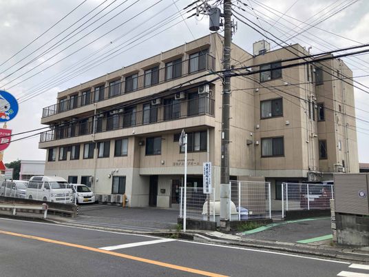 3階建ての建物外観