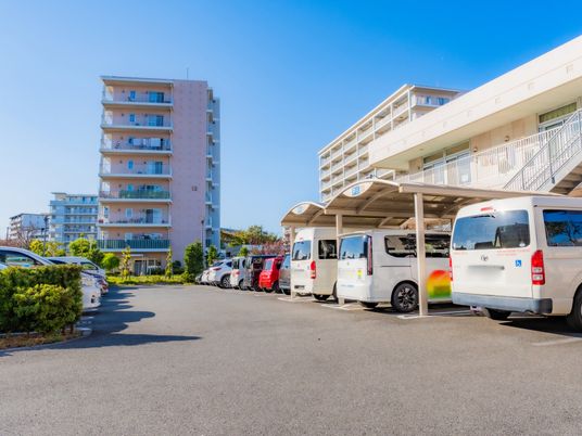 スタッフ募集中の外観