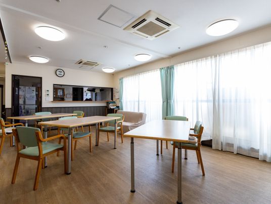 明るいダイニングルーム