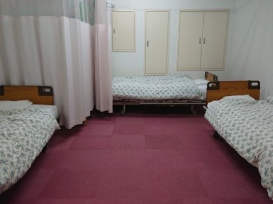 3床の居室  