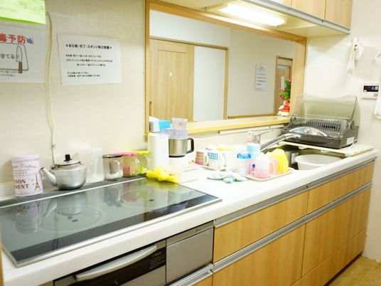 キッチンカウンターと調理器具