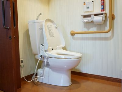 手すり付きトイレ設備