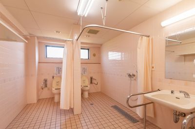 広々とした清潔な浴室