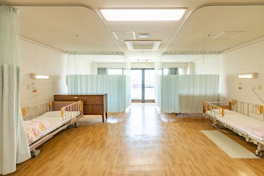 明るい床の居室