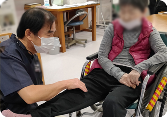 スタッフによるサポートの様子