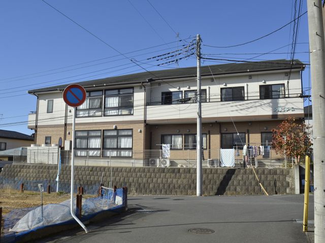 二階建ての建物外観 外観 日差しの入る二階建てで、落ち着いた住宅街にたたずんでいます。就業環境として穏やかです。