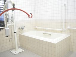 広々とした浴室