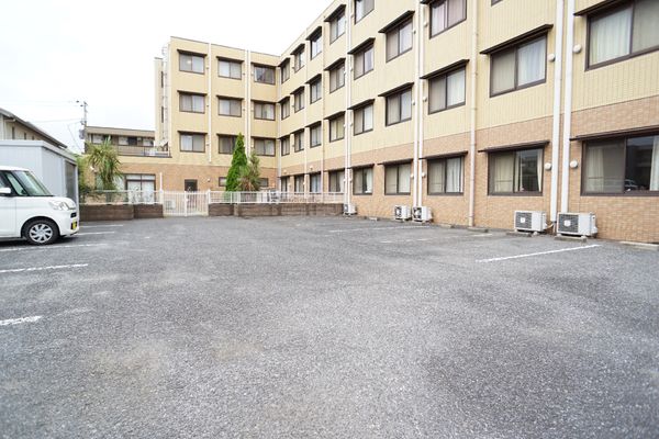多階建て施設の外観