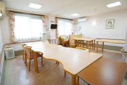 明るい食堂の様子