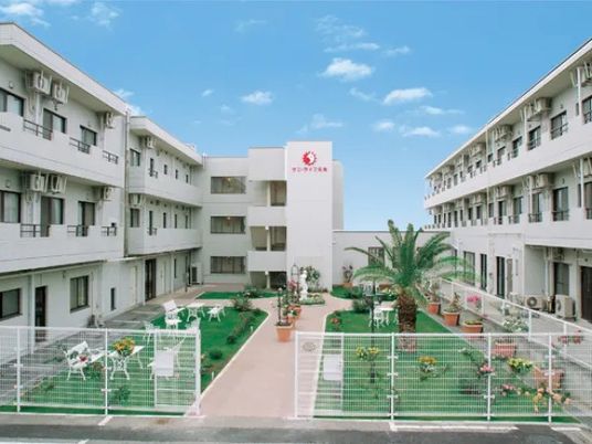 中庭のある建物外観  