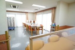 明るいダイニングスペース