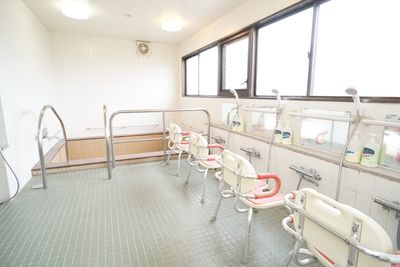 手すり付き浴室