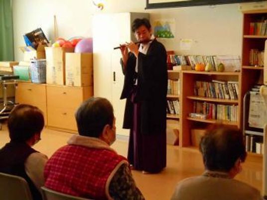 日本古来の音楽イベントのレクリエーションが、催されている。地域の方々の協力も得ながら、楽しいイベントを計画している。