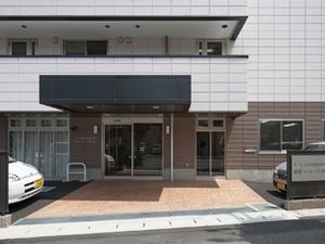 建物正面の出入口  