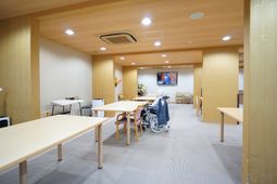 木目調の穏やかな空間