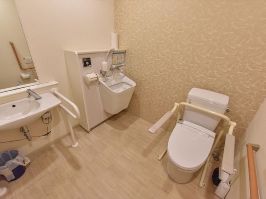 バリアフリー対応のトイレ