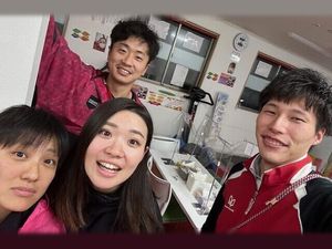 スタッフの集合写真  