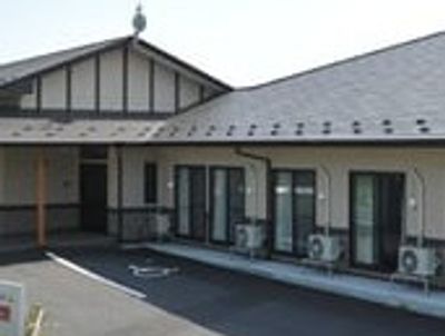 落ち着いた施設外観