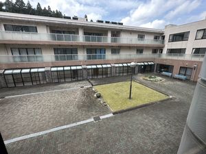 中庭のある建物外観  