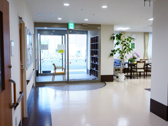 エントランスの開放的空間
