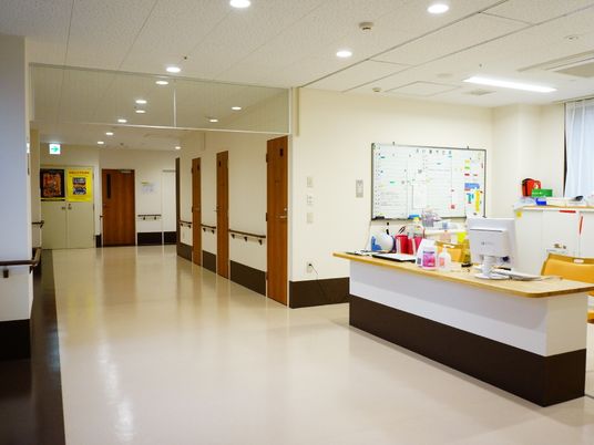 ナースステーションの廊下
