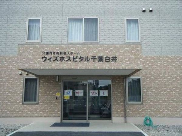 清潔感のある施設エントランス