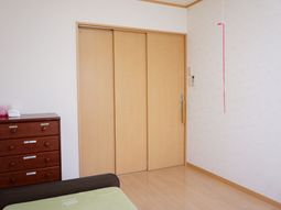 居室の一角と家具
