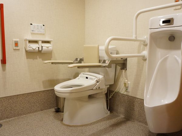 手すり付きトイレ設備
