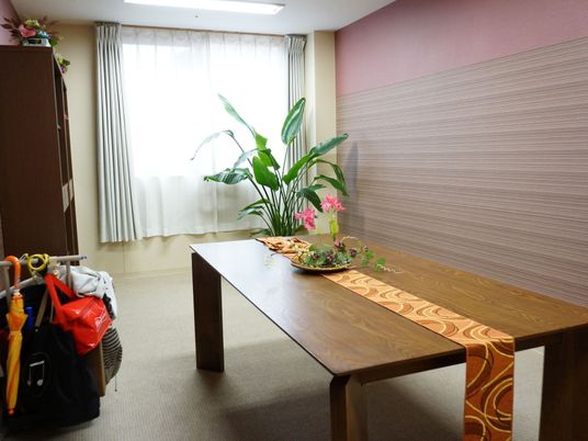 暖かみのある休憩室風景