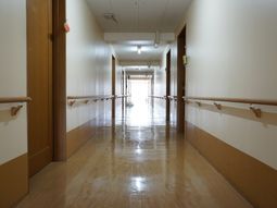 清潔な長い廊下