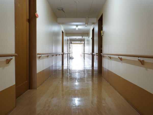 清潔な長い廊下