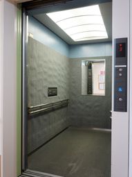 エレベーター内観