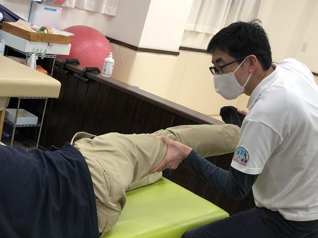 リハビリ中の様子 機能訓練室 広々としたリハビリ空間で、利用者の身体機能にあわせたサポートが受けられます。