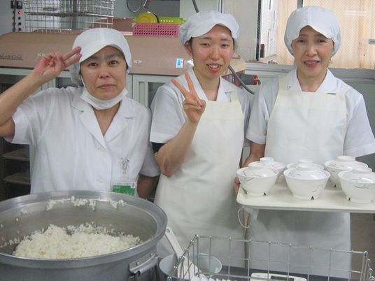 給食を準備する厨房  
