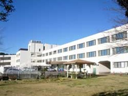 外観の建物と庭  
