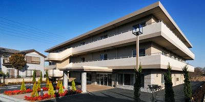 明るい外観のお建物