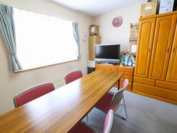 明るいミーティングスペース