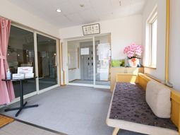 エントランスの明るい空間