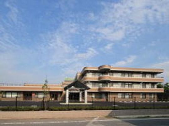 三階建ての建物外観