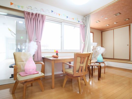 多目的室の明るい空間