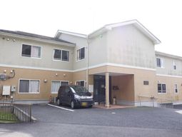 清潔感のある建物のエントランス