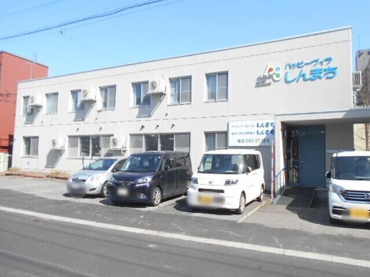 スタッフと楽しく会話する風景