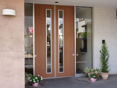エントランスの自動ドア