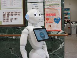 ロビーにいる受付ロボット