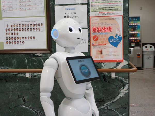 ロビーにいる受付ロボット